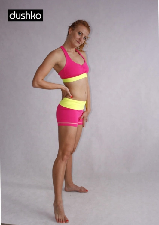 simple i szorty fitness bok.jpg